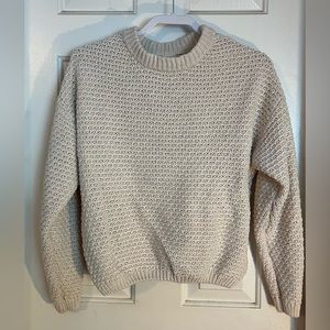 Universal Thread cream sweater. Size medium lightweight.